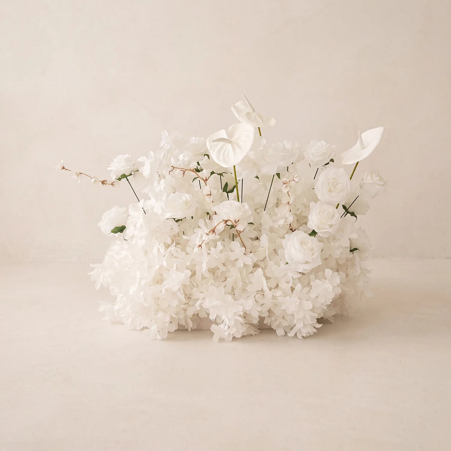 Uflower Elegant Minimalist White Sweetheart Table Decor | One-Stop Styling